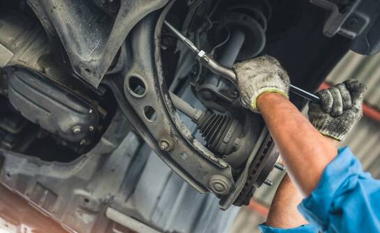 Jak przygotować się do wizyty w auto serwisie Gdańsk na naprawę układu kierowniczego?