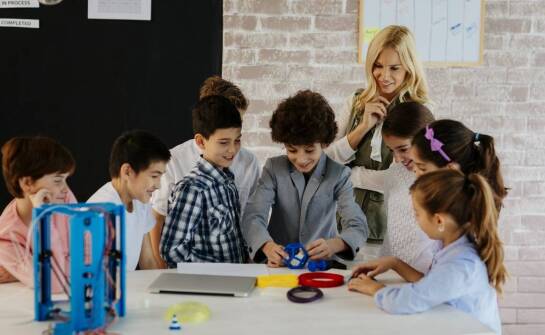 Jak rodzice mogą wspierać naukę dzieci z robotem edukacyjnym?