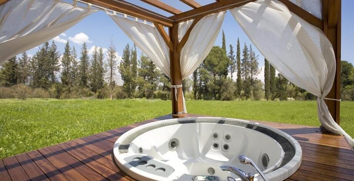 Hot tub całoroczny – jakie są koszty utrzymania i eksploatacji?