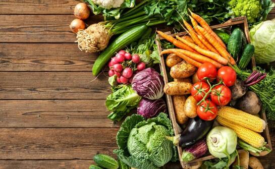 Wpływ lokalnych dostawców na jakość cateringu – co warto wiedzieć?
