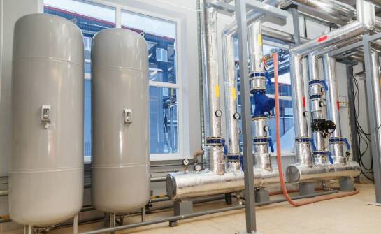 Kluczowe zalety zastosowania kotłowni budowlanej w projektach infrastrukturalnych