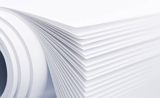 Jakie są kluczowe cechy papieru przekładkowego w zastosowaniach sublimacyjnych?