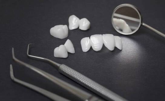 Estetyka zębów: Licówki porcelanowe jako sposób na piękny uśmiech