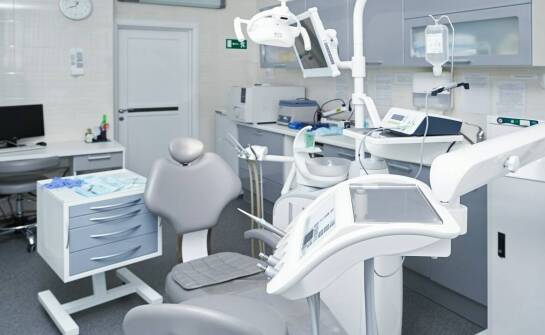 Chirurgia stomatologiczna – jakie zabiegi oferuje stomatologia bełchatów?