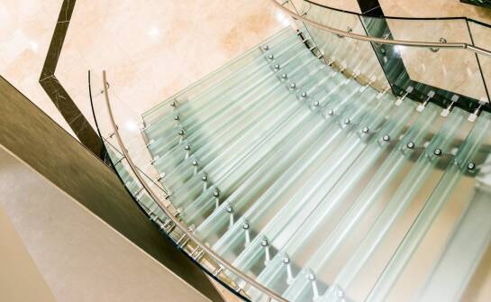 Szkło laminowane w architekturze – bezpieczeństwo i styl