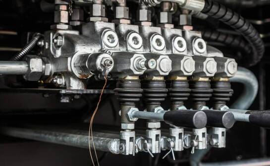 Zawory hydrauliczne: jak wybrać odpowiedni model do specyficznych zastosowań przemysłowych?