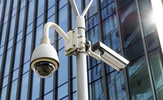 Nowe technologie w monitoringu osiedli – co warto znać?