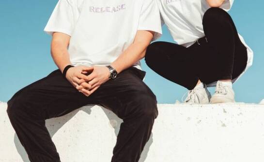 T-shirt z napisem "Gdzie Są Moje Ciasteczka?" jako element codziennego luzu i swobody
