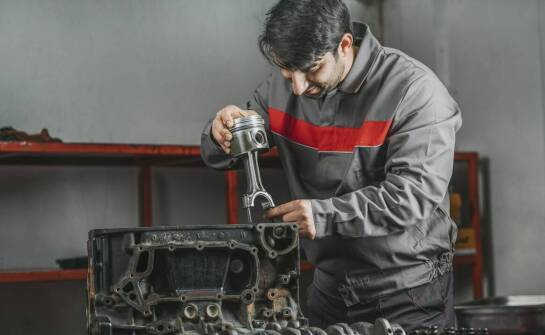 Na czym polega kontrola stanu części po czyszczeniu turbosprężarki?