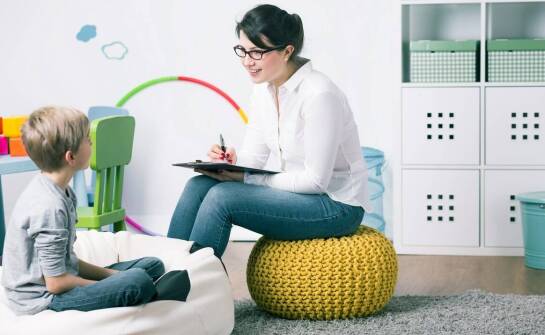 Terapia integracji sensorycznej w kontekście zaburzeń rozwojowych