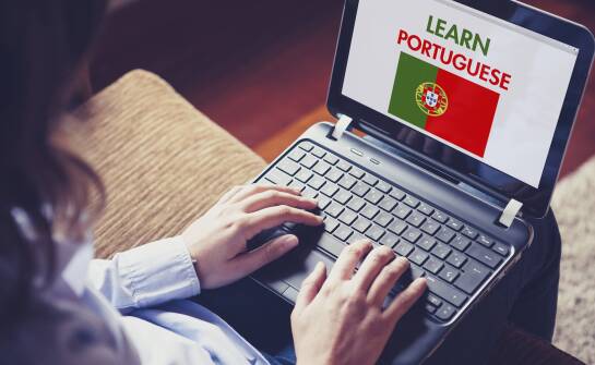 Rola multimediów w nauce gramatyki portugalskiej – oferta księgarni językowej