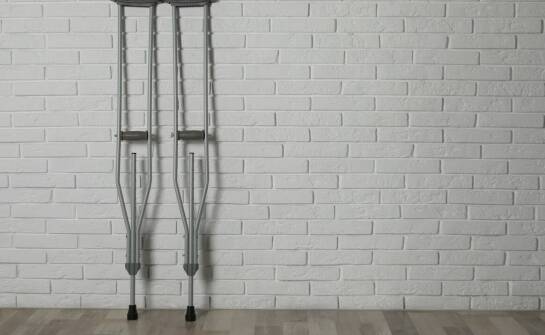 Wypożyczalnia kul ortopedycznych – jakie modele są dostępne na rynku?