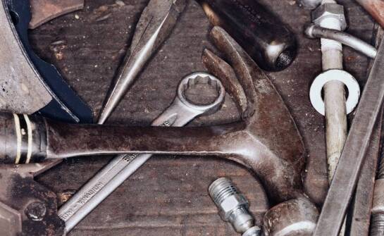 Rola dłutownic do metalu w przemyśle ciężkim: przykłady zastosowań