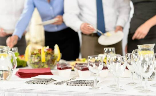 Jak catering nova wpływa na wizerunek firmy podczas eventów?