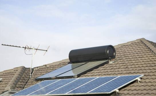Jak instalacje fotowoltaiczne mogą obniżyć rachunki za energię elektryczną?
