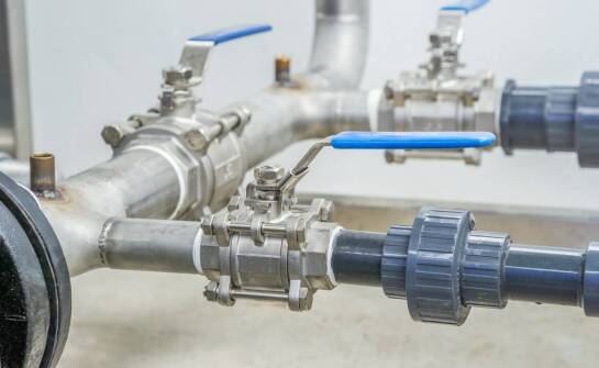 Uszczelniacze odporne na chemikalia – gdzie znajdują zastosowanie?