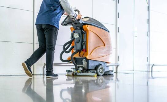 Utrzymanie czystości w halach produkcyjnych – jak to robimy?
