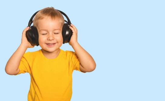 Jak wybrać audiobooki dla dzieci w wieku szkolnym?
