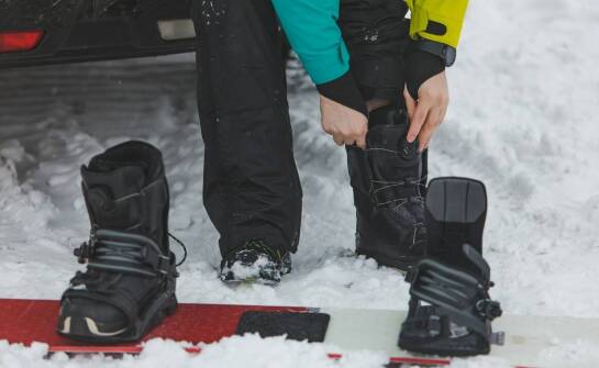 Jak wybrać odpowiedni rozmiar spodni snowboardowych dla maksymalnej swobody ruchów?