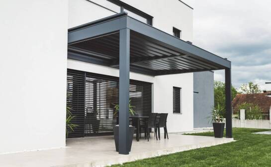 Jak pergola aluminiowa może chronić przed zmiennymi warunkami atmosferycznymi?