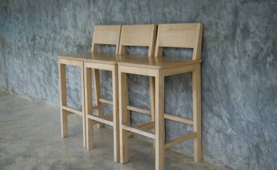 Jak stolarz z Olsztyna realizuje unikalne projekty mebli na wymiar?