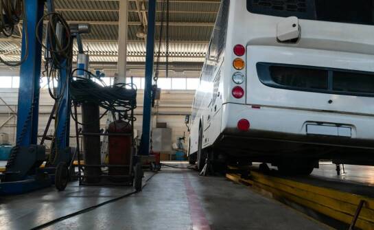 Wpływ innowacyjnych rozwiązań transportowych Mercedesa na sektor dystrybucyjny
