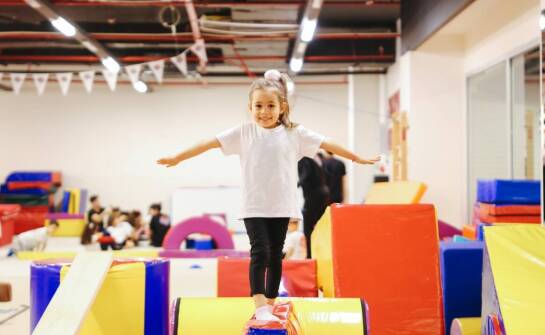 Nowy park trampolin – jak zaprojektować przestrzeń dla dzieci i dorosłych?