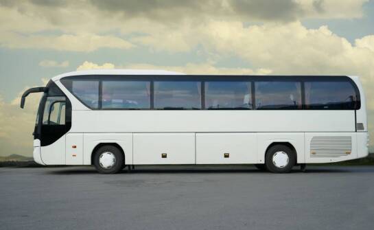 Jakie są aktualne trendy w wynajmie busów w Poznaniu?