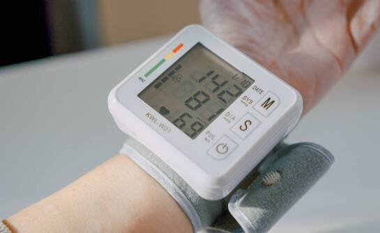 Jakie są główne funkcje modelu Casio GBA 800?