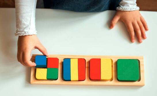 Koszyczki Montessori a metoda Montessori – jak się uzupełniają?