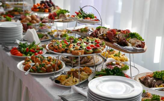 Kluczowe aspekty montażu wind gastronomicznych w obiektach usługowych