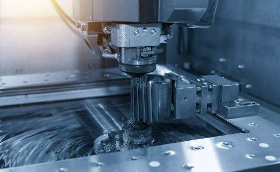 Porównanie różnych rodzajów cieczy dielektrycznych w przemyśle metalowym