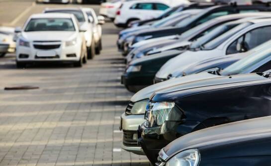 Jak całodobowa dostępność parkingu Edam wpływa na wygodę podróżnych?