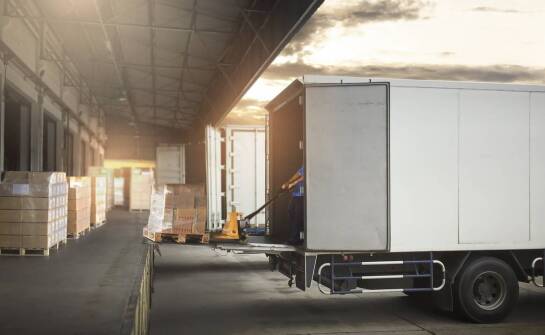 Jak uniknąć uszkodzeń chłodni podczas transportu towarów wrażliwych na temperaturę?