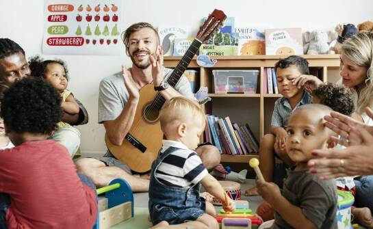 Najlepsze drewniane instrumenty do wspólnego muzykowania z rodziną
