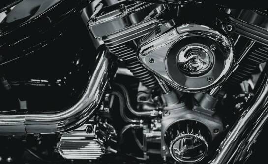 Akcesoria motocyklowe: Jakie dodatki są najlepsze dla motocykli sportowych?