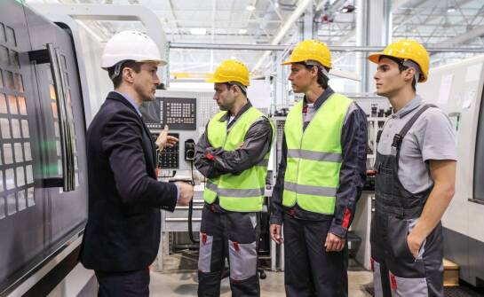Jak szkolenia z obsługi maszyn do produkcji wypełniaczy zwiększają ich efektywność?