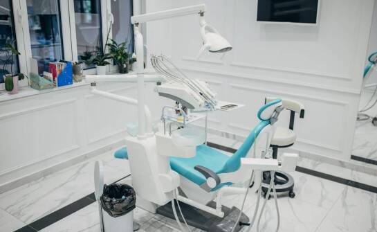 Periodontologia – jakie nowości w leczeniu mogą poprawić zdrowie dziąseł?
