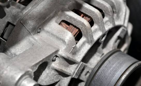 Jakie są korzyści z zakupu używanych alternatorów do samochodów Renault?