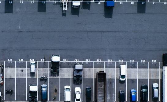 Bezpieczeństwo samochodu na parkingu długoterminowym – jak to działa?