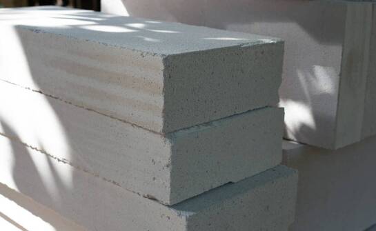 Jakie korzyści płyną z zastosowania pustaków ceramicznych z mercus?