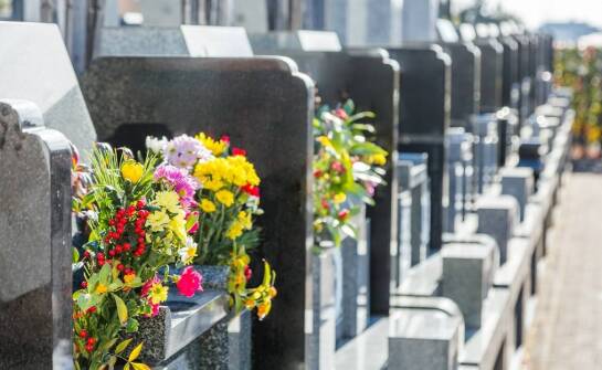 Znaczenie granitu w tworzeniu estetycznych i trwałych grobowców rodzinnych