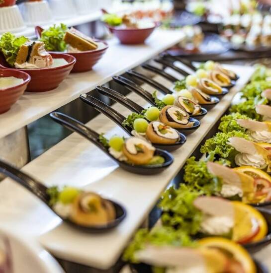 Nowoczesne podejście do cateringu świątecznego w Poznaniu