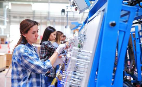 Jak kurs lean manufacturing wpływa na efektywność procesów w firmach produkcyjnych?