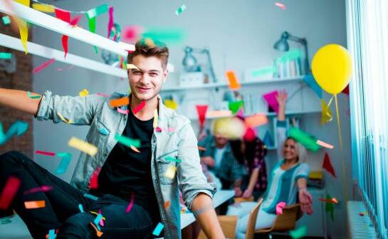 Jak pokazy confetti mogą stać się kluczowym momentem wesela?