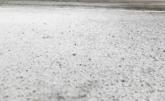 Sól przemysłowa a jej wpływ na trwałość nawierzchni drogowych