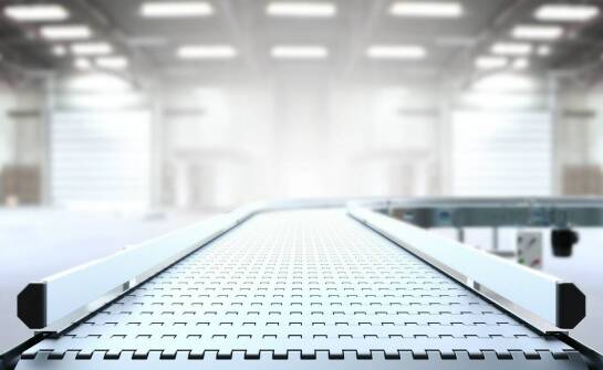 Elementy przenośników taśmowych jako klucz do optymalizacji procesów produkcyjnych