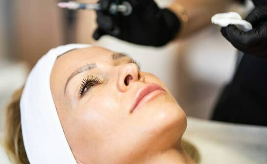 Botox a naturalny wygląd – jak osiągnąć efekt subtelnego odmłodzenia?