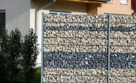 Jakie są możliwości aranżacyjne przy użyciu ogrodzeń gabionowych?