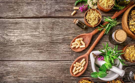 Zioła i leki homeopatyczne – kiedy je stosować i jak działają?